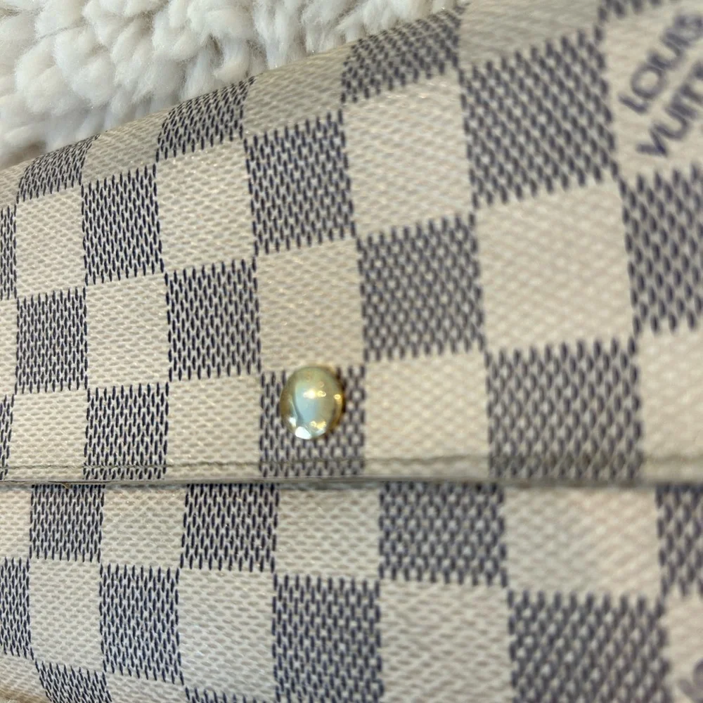 Louis Vuitton Damier Azur Sarah Wallet - Picture 2 of 13